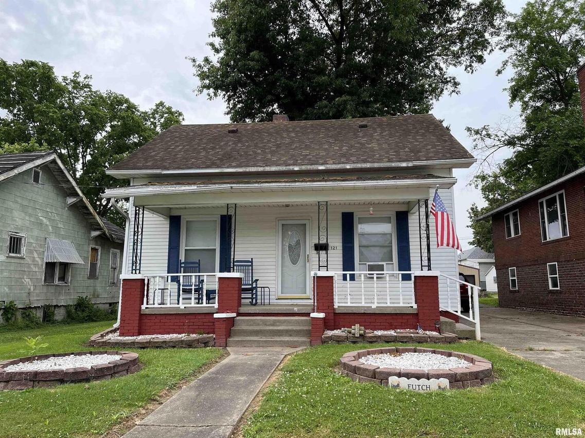 121 W Park St., Harrisburg, IL 62946
