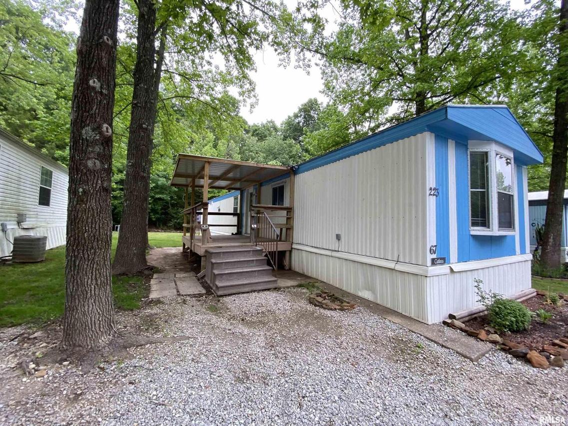 223 Oak Valley Dr., Carbondale, IL 62901