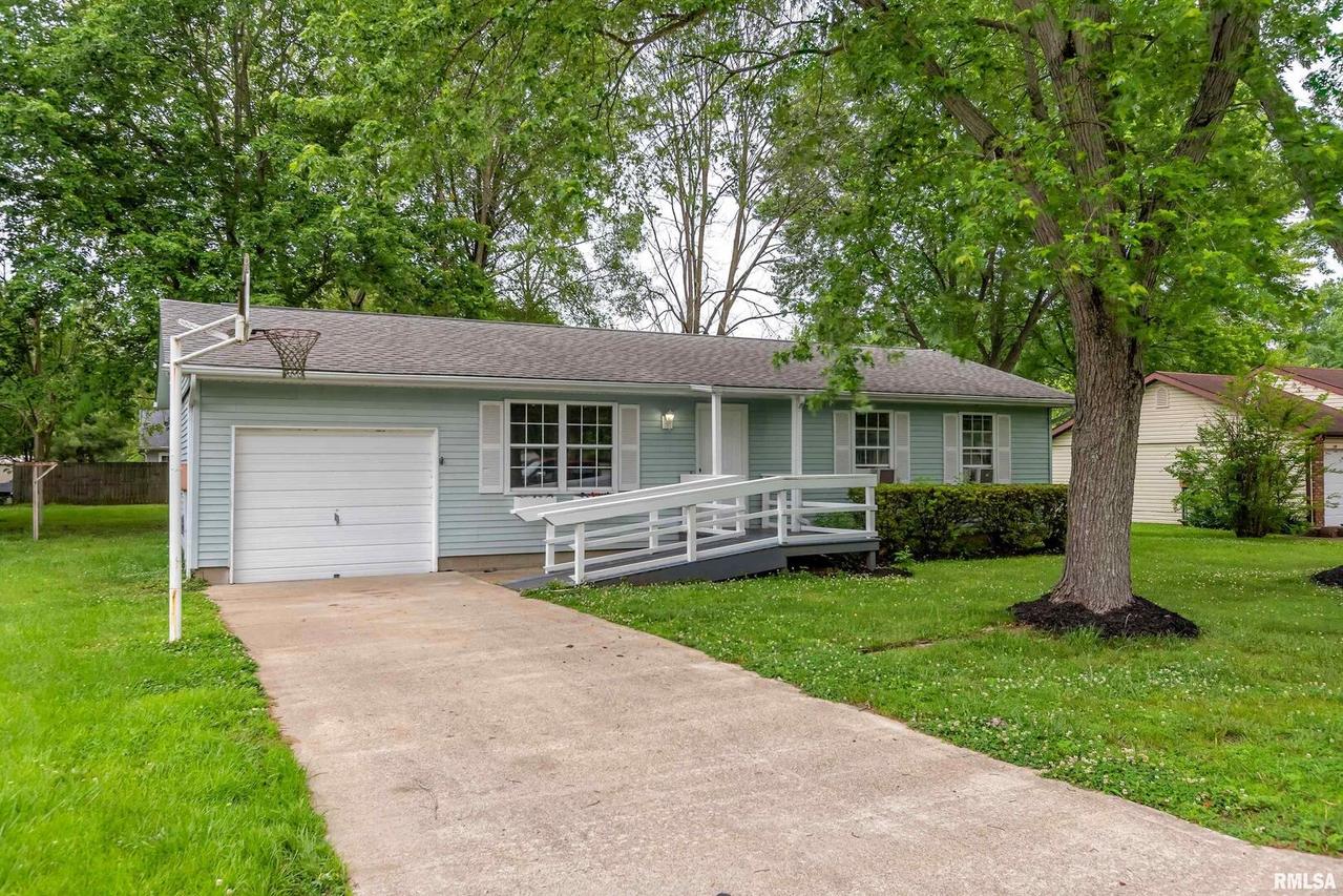 604 Valmar Dr., Marion, IL 62959