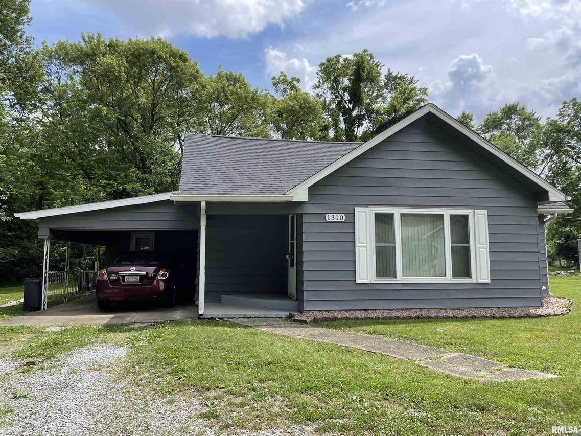 1310 8th St., West Frankfort, IL 62896