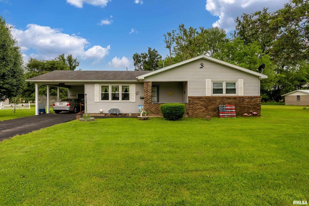 808 W Sylvia St., Christopher, IL 62822