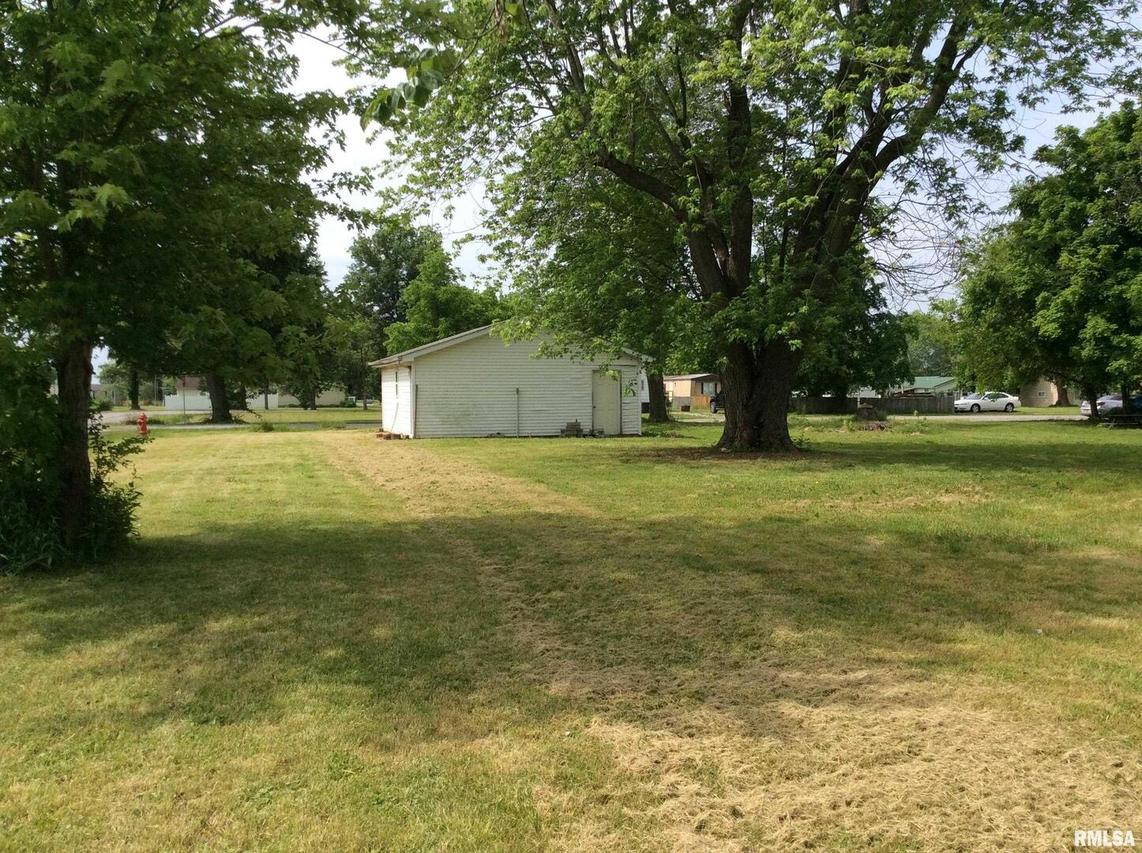 618 Green St., Woodlawn, IL 62898