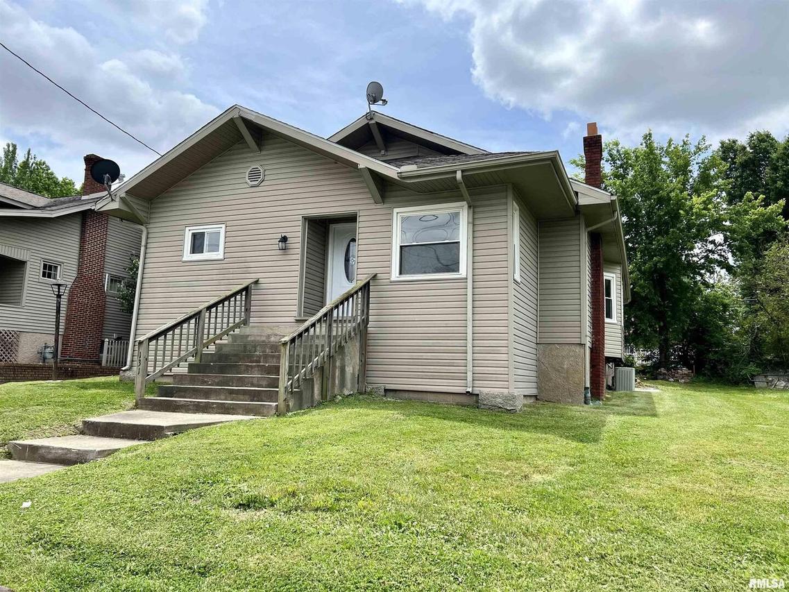 1312 E Oak St., West Frankfort, IL 62896