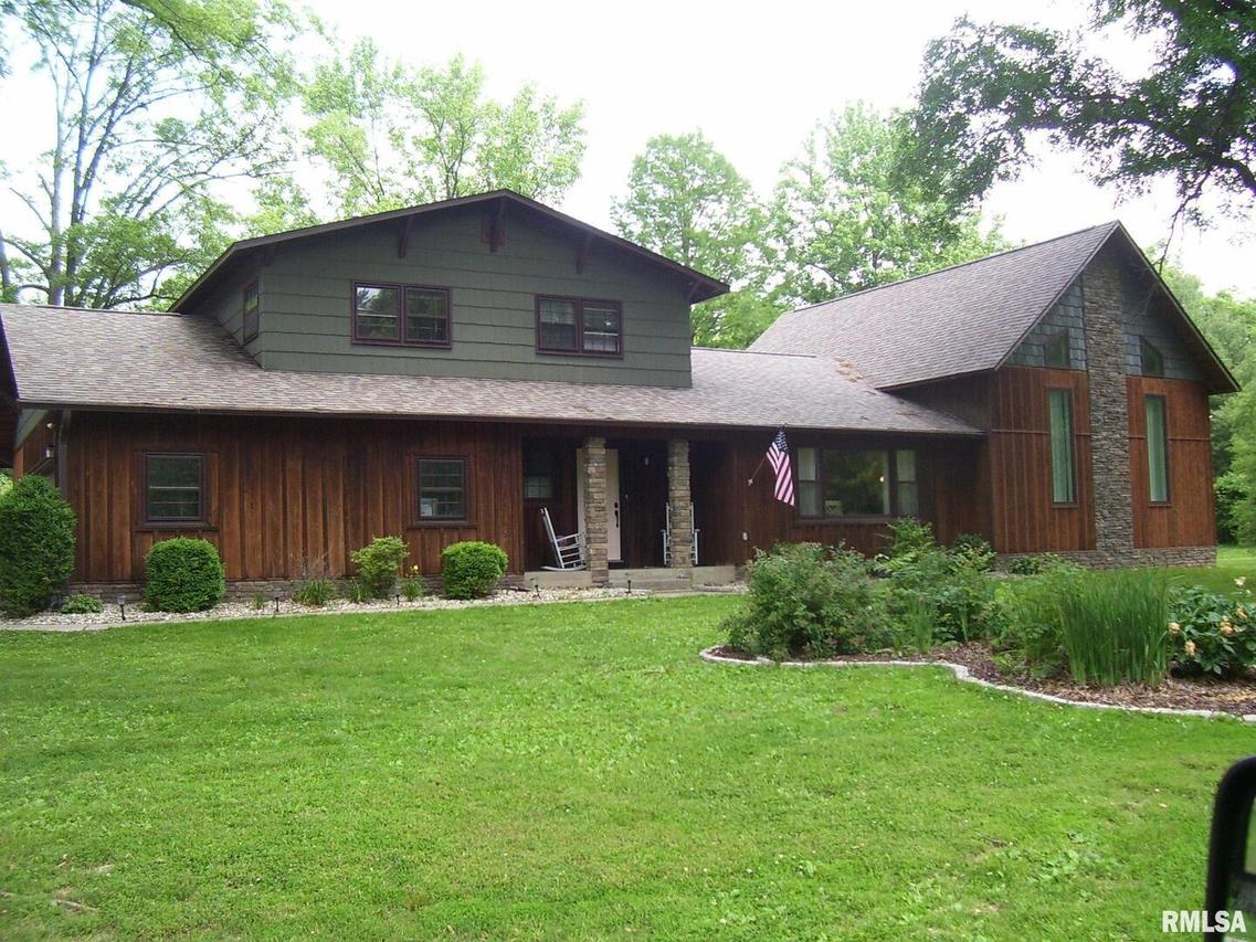 3036 Hillcrest Dr., Salem, IL 62881