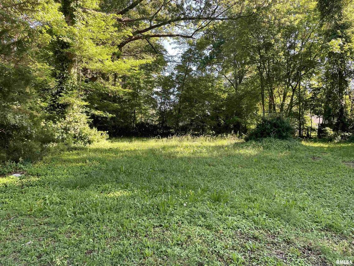 605 W Clay St., Benton, IL 62812