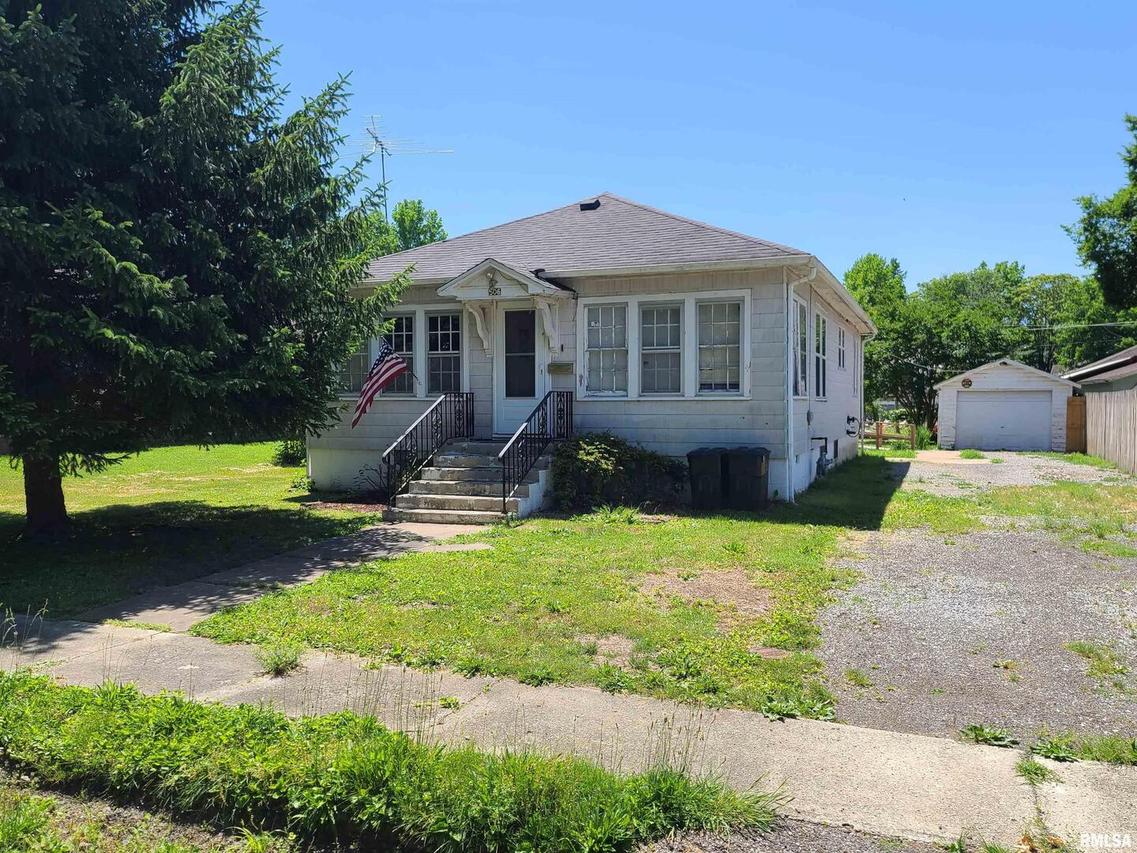 506 E 5th St., West Frankfort, IL 62896