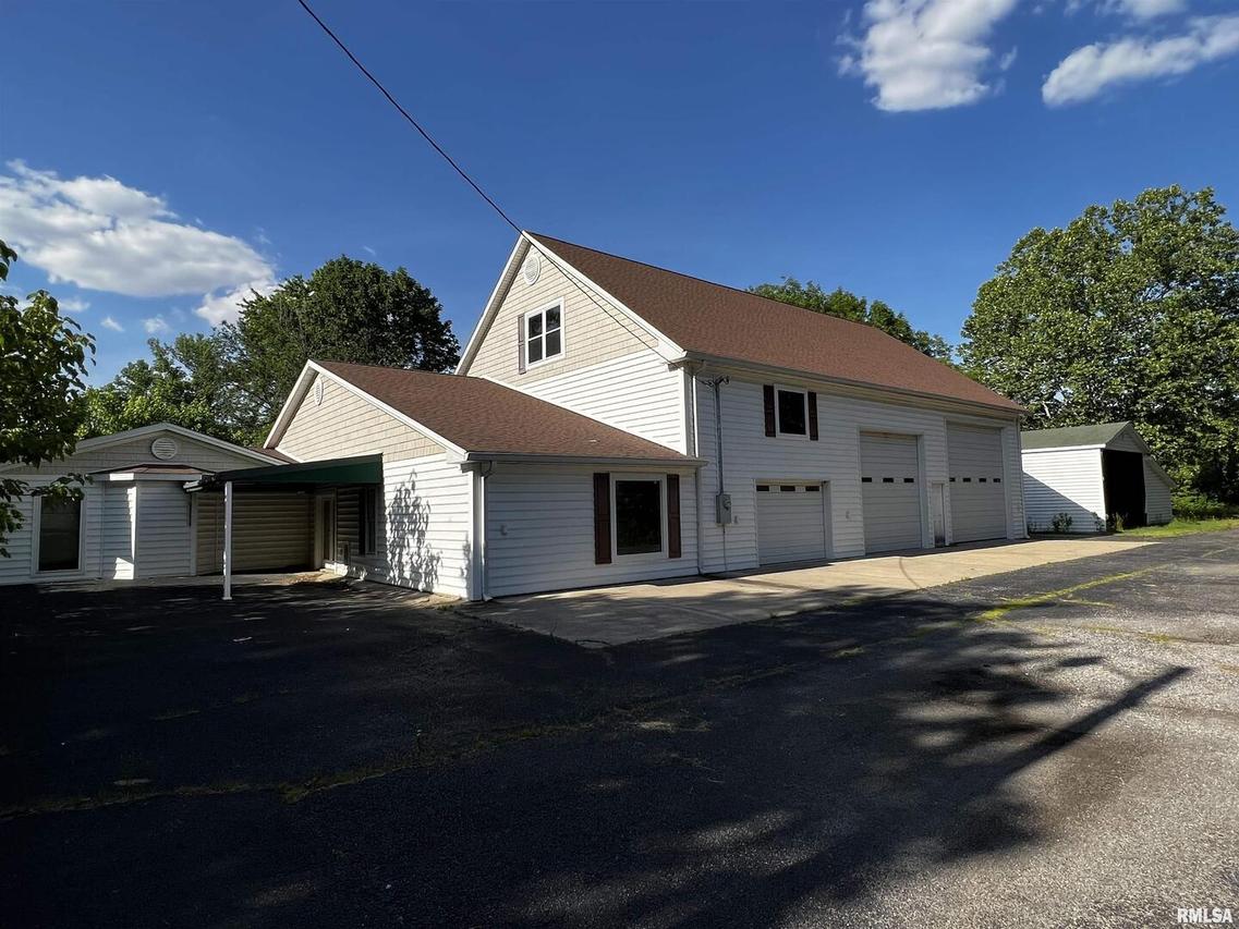 1216 N 20th St., Murphysboro, IL 62966