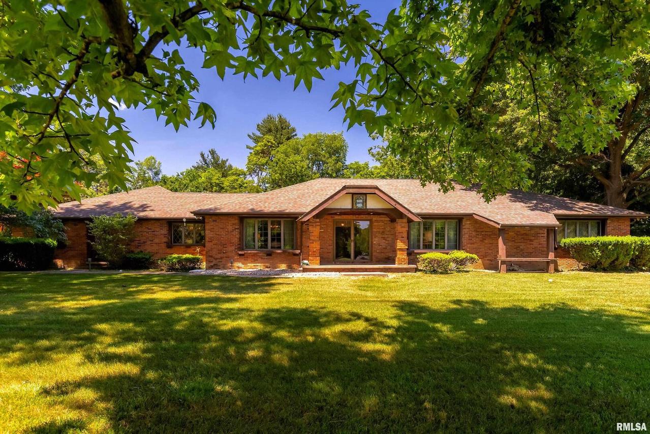 12 Pinewood Dr., Carbondale, IL 62901