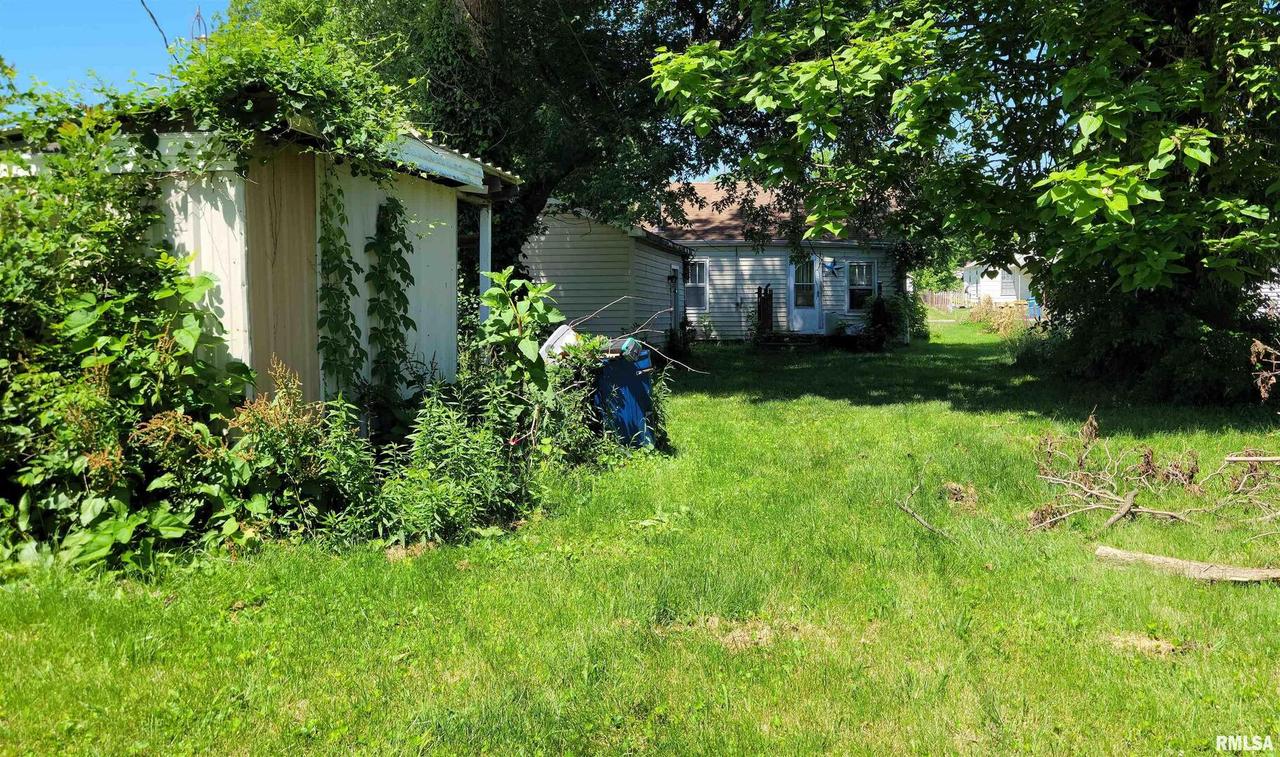 602 8th St., Carmi, IL 62821