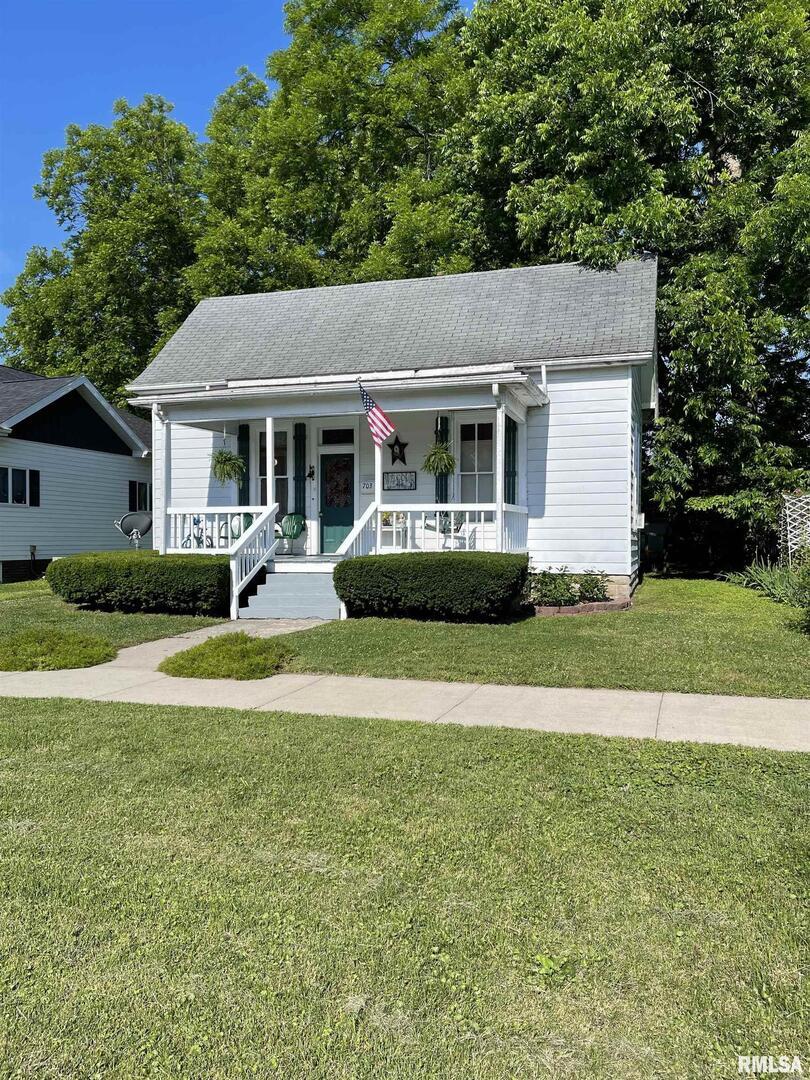 703 3rd St., Carmi, IL 62821