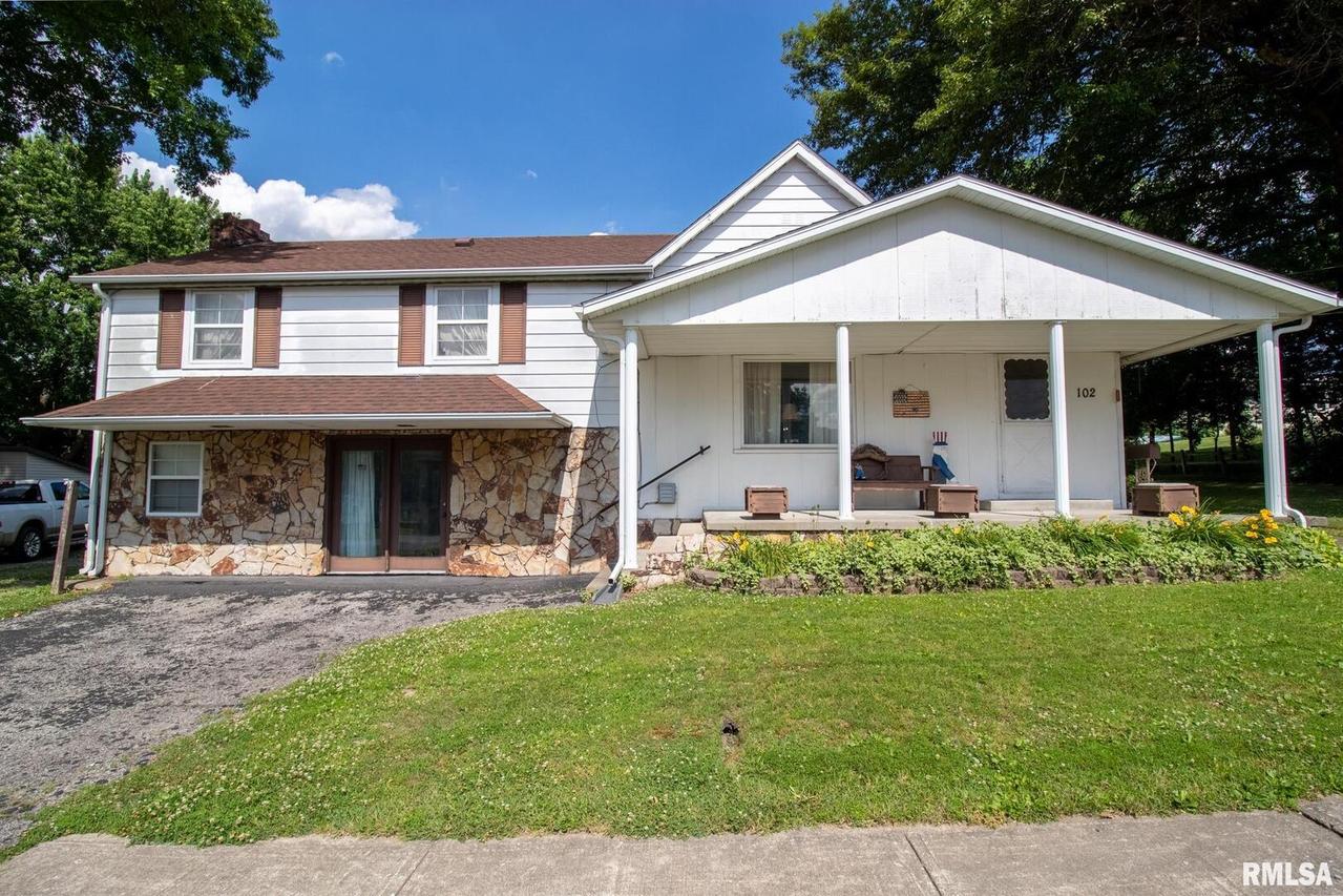 102 N Grand, West Frankfort, IL 62896