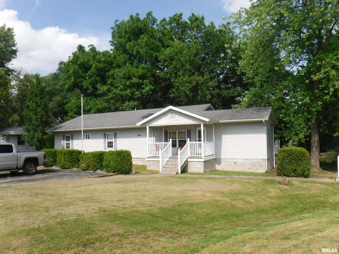 1320 N Miller St., Salem, IL 62881