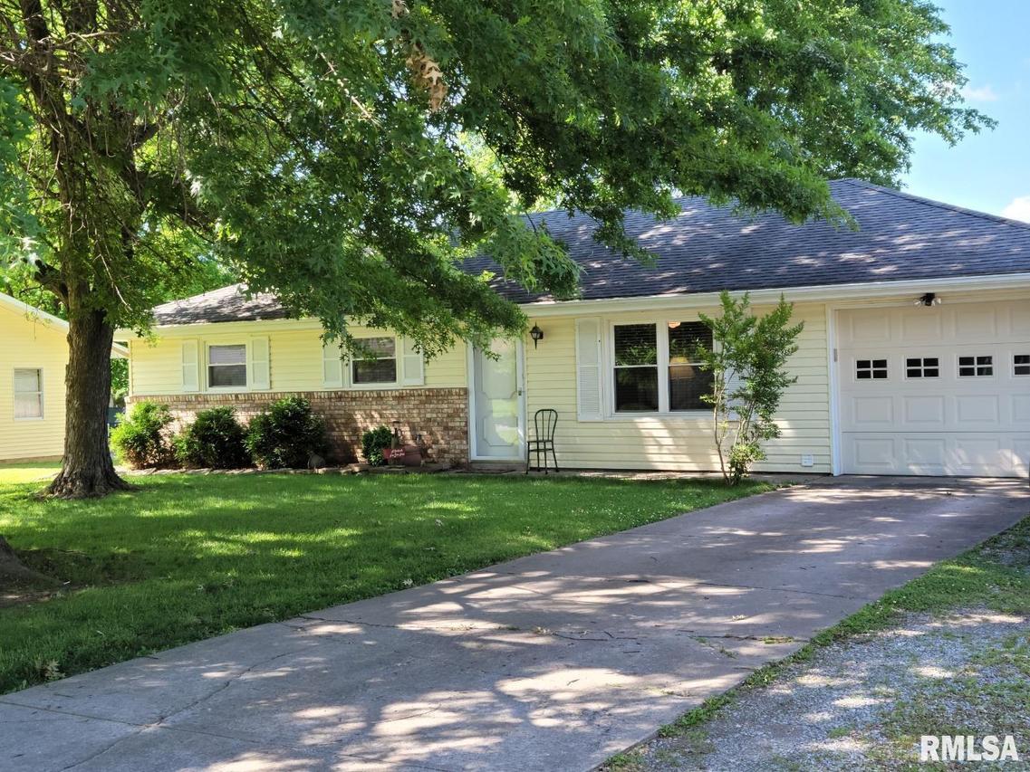 110 Evergreen Dr., Anna, IL 62906