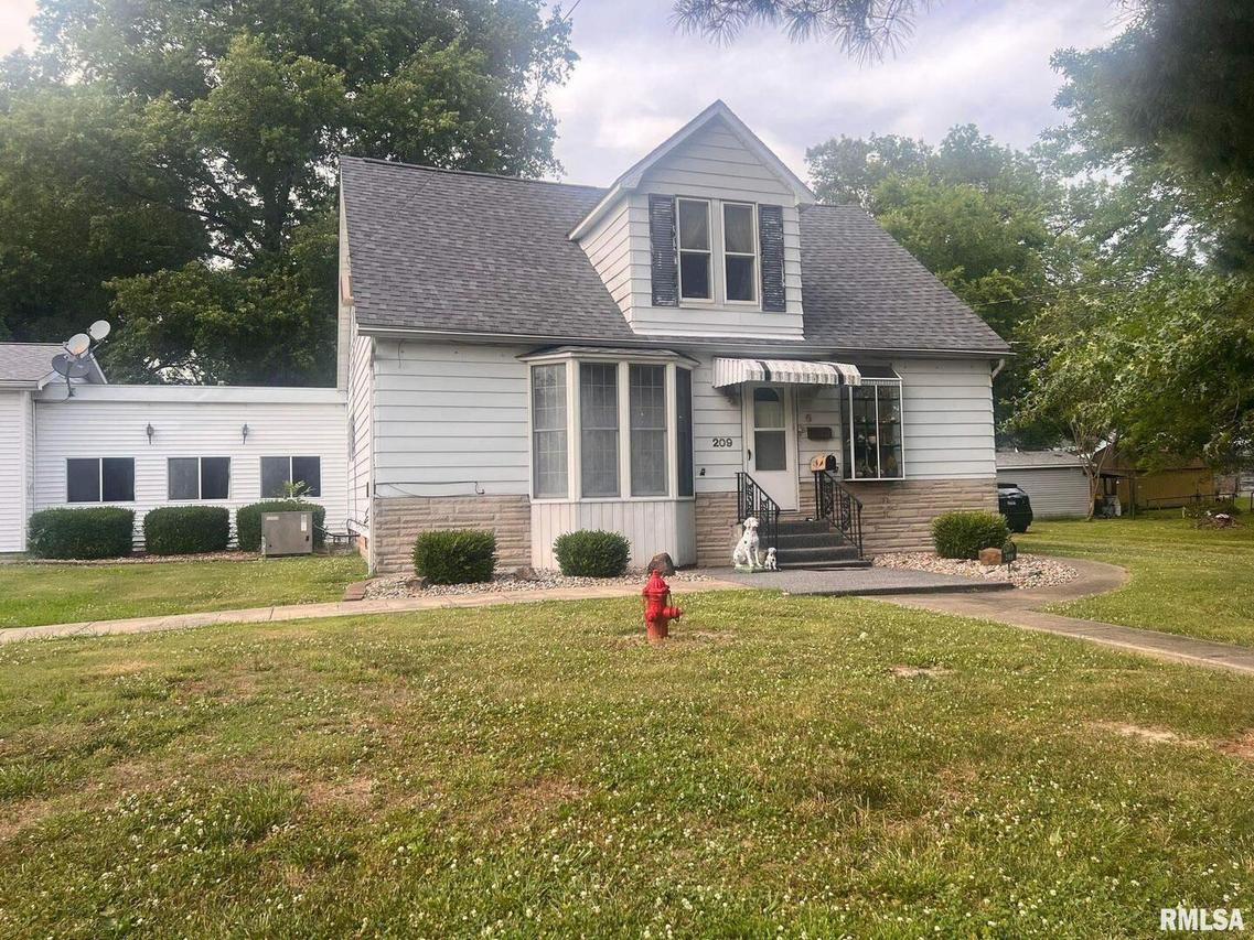 209 W Hudelson St., Benton, IL 62812