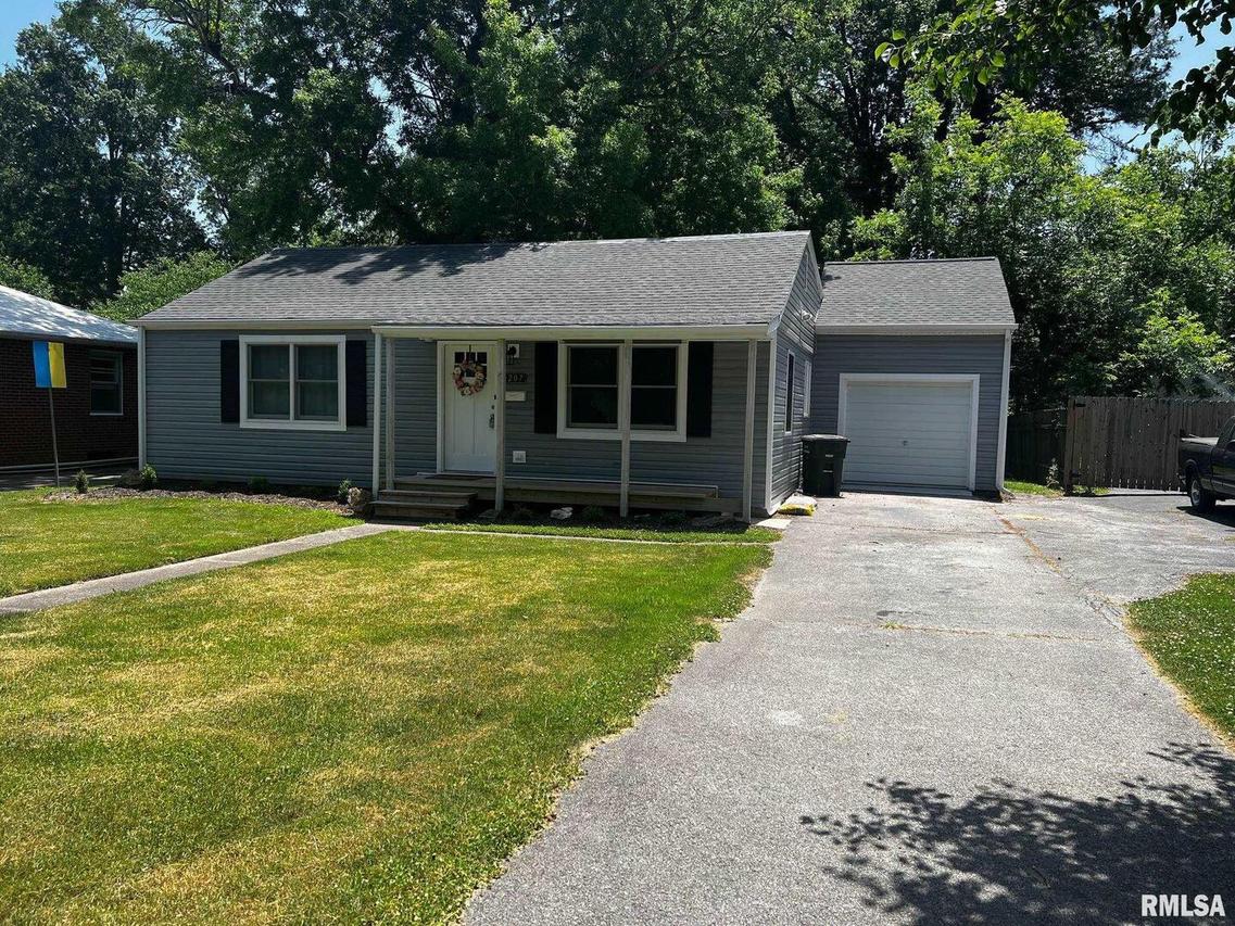1207 W Hill Ave., Carbondale, IL 62901