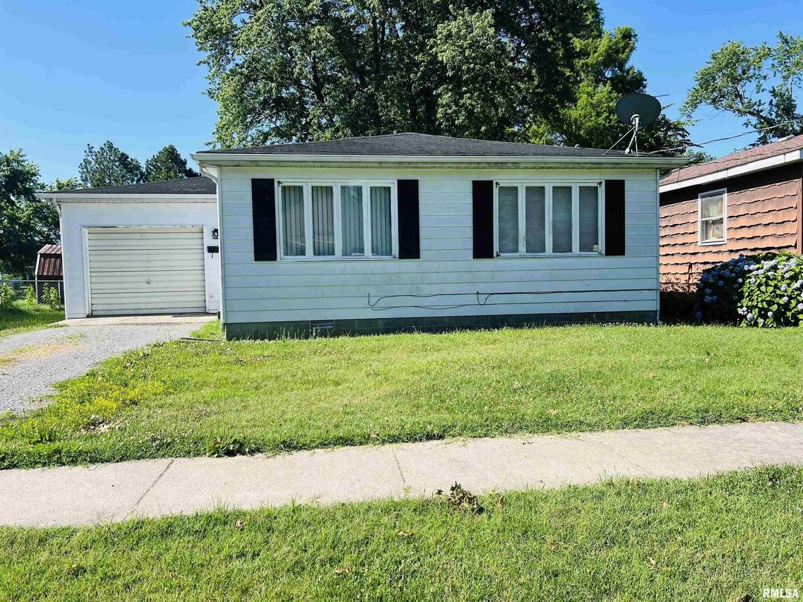725 W Lincoln St., Harrisburg, IL 62946