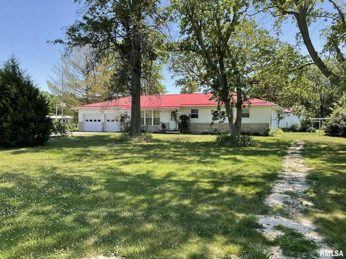 16980 N White Swan Ln., Woodlawn, IL 62898