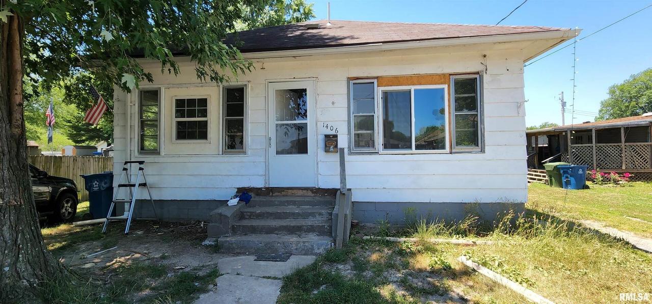 1406 N Trout Ave., Johnston City, IL 62951