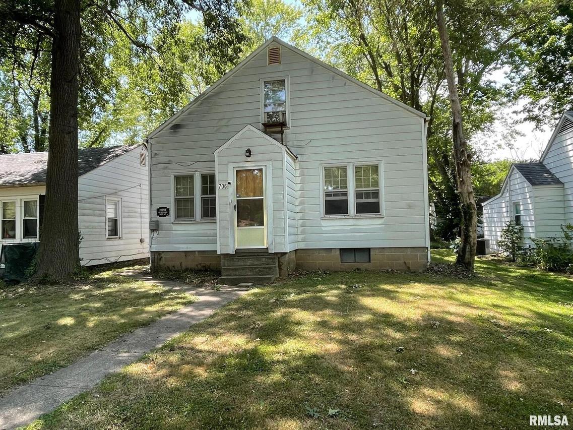 706 N James St., Carbondale, IL 62901