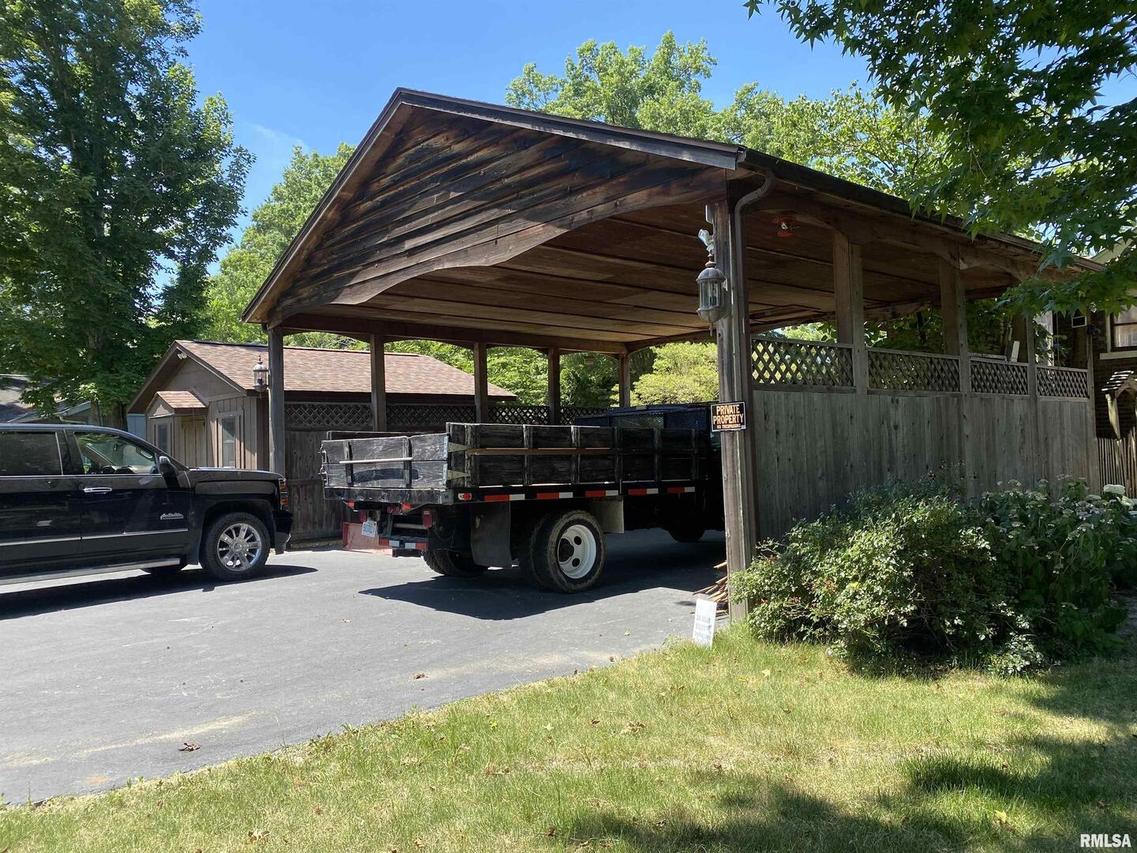 717 S 22nd St., Herrin, IL 62948