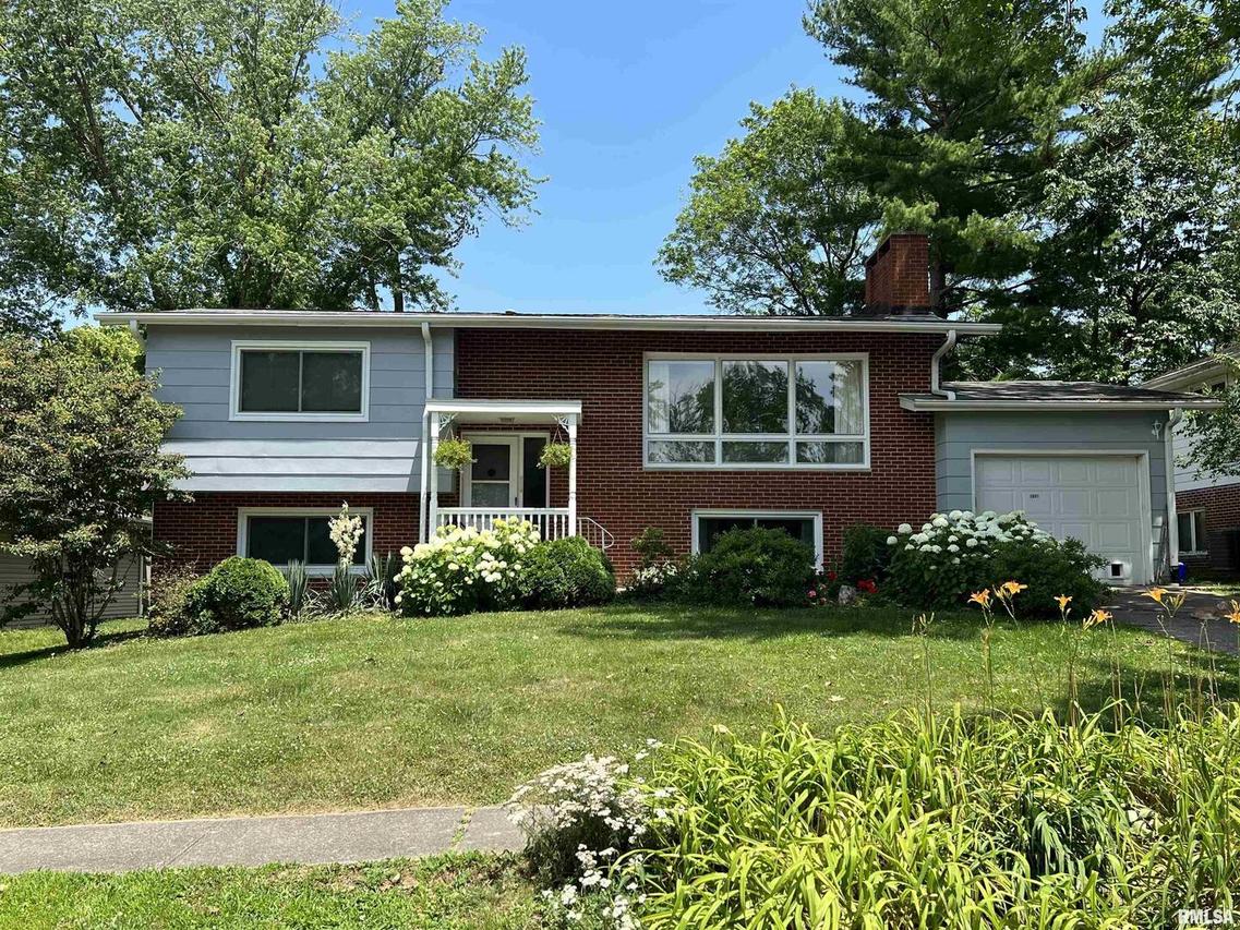 1001 Glenview Dr., Carbondale, IL 62901