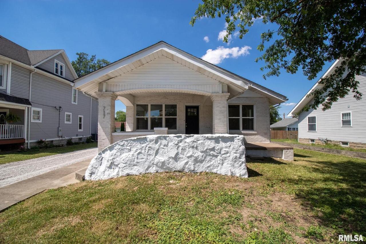717 E Main St., Benton, IL 62812