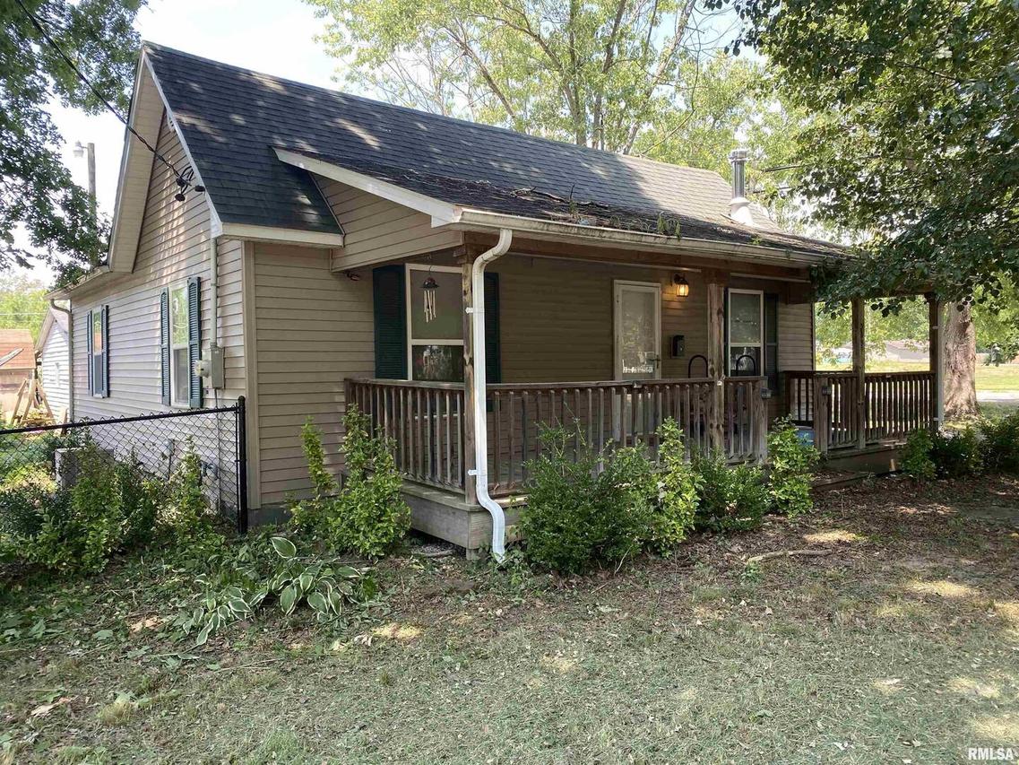 313 E 6th St., West Frankfort, IL 62896