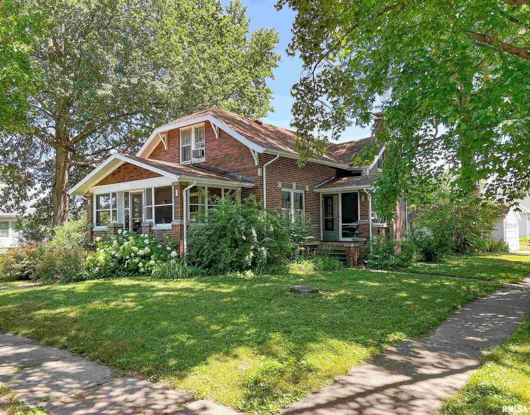 402 E 5th St., Flora, IL 62839