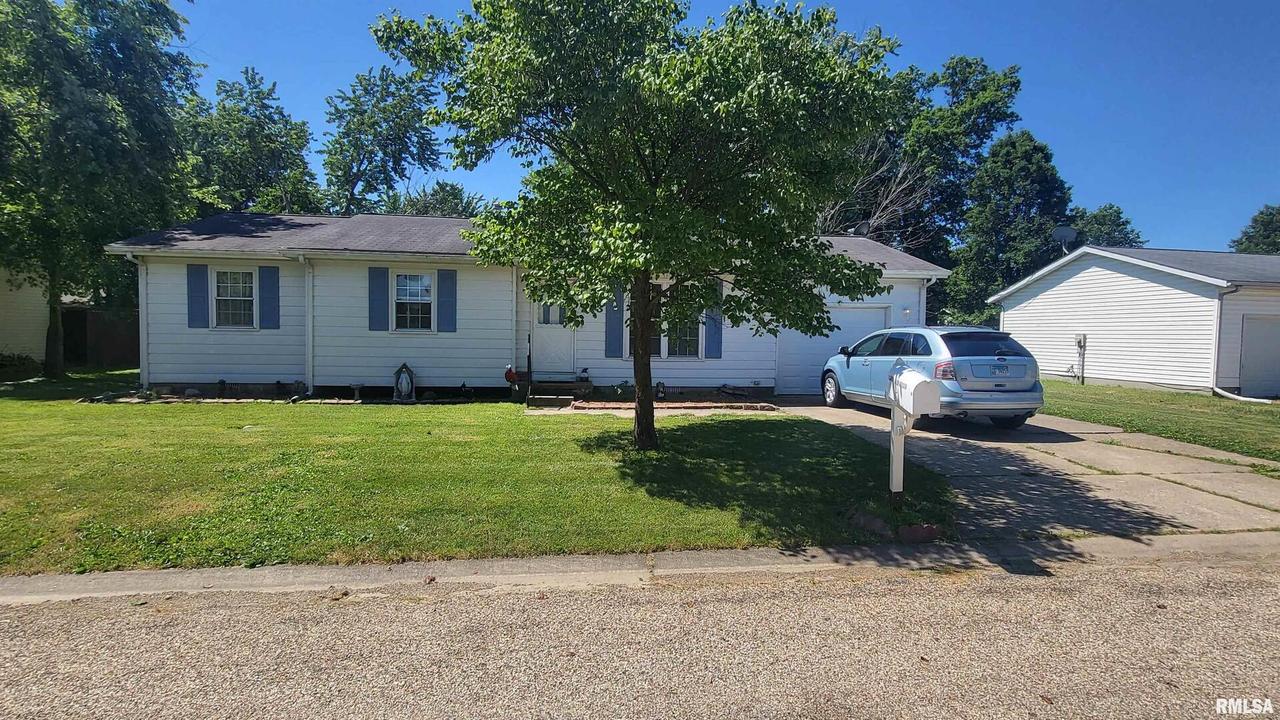 213 Chatham Dr., Salem, IL 62881