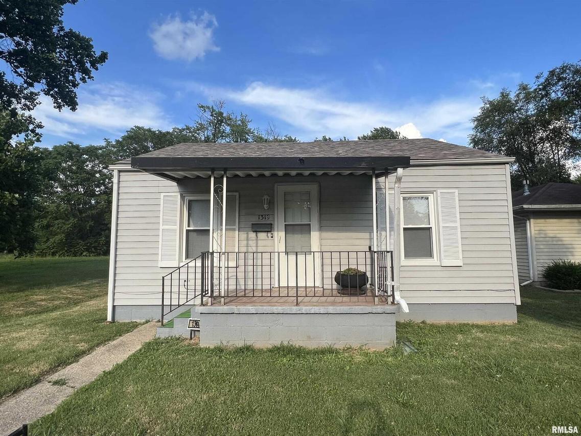 1319 S Elm St., Centralia, IL 62801