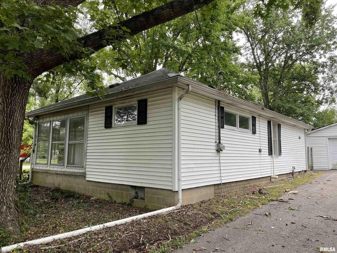 314 E 6th St., West Frankfort, IL 62896