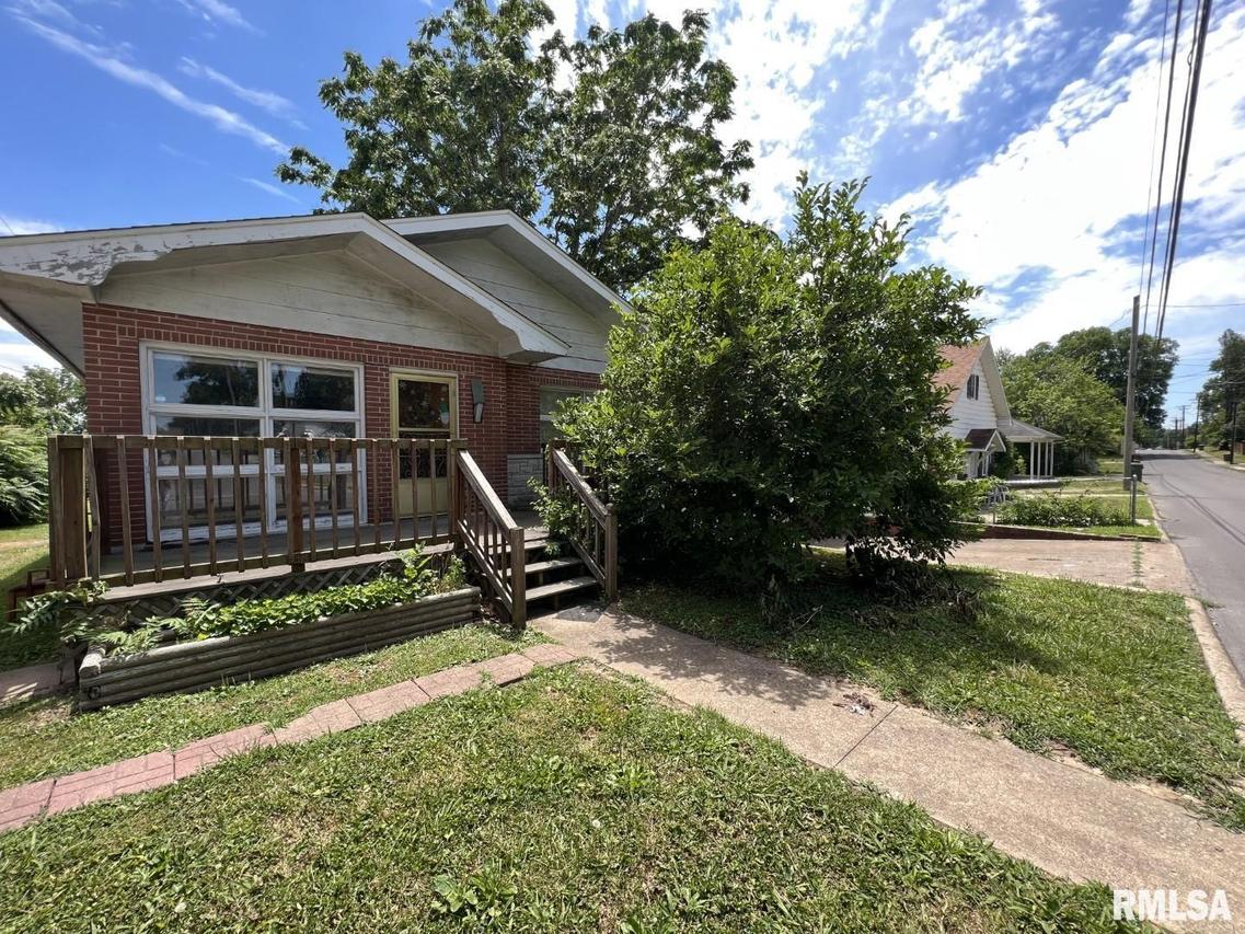 201 W 9th St., Johnston City, IL 62951