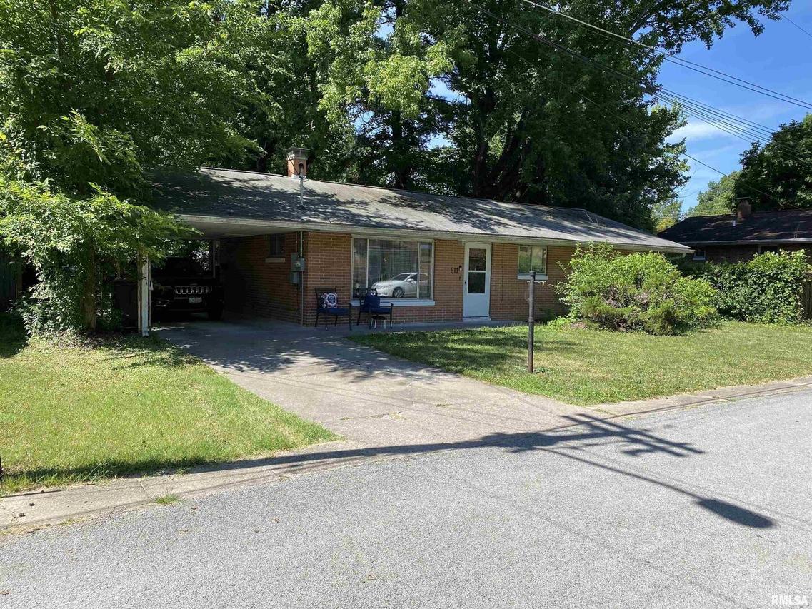 911 Burton, Carbondale, IL 62901