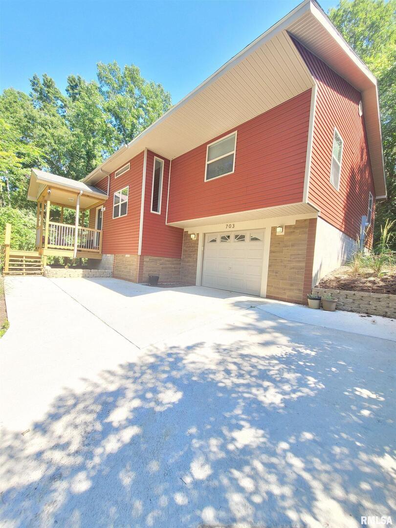 703 E Campus St., Carbondale, IL 62901