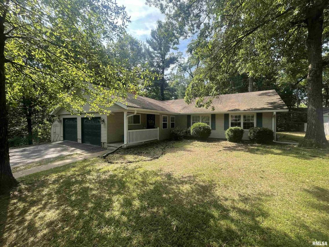 16 N Edgewood Ln., Centralia, IL 62801