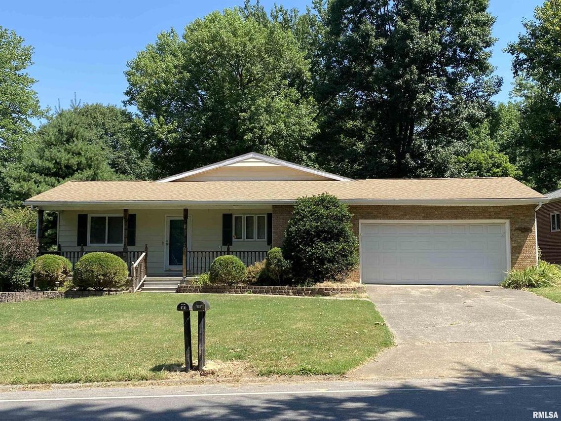 909 E Clark Tr., Herrin, IL 62948