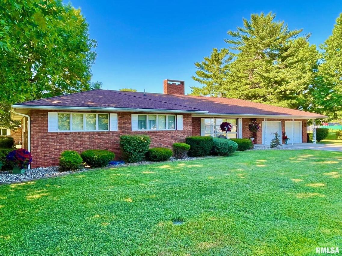 700 E Callie St., Sesser, IL 62884