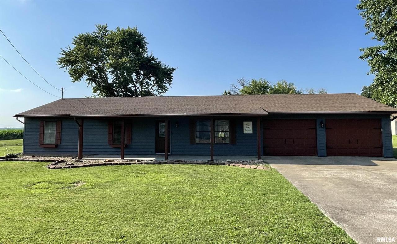 307 Kings Ave., Ewing, IL 62836