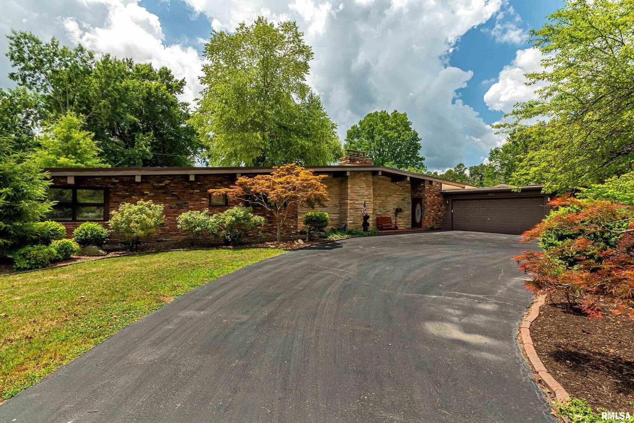 1907 Suzanne Dr., Marion, IL 62959