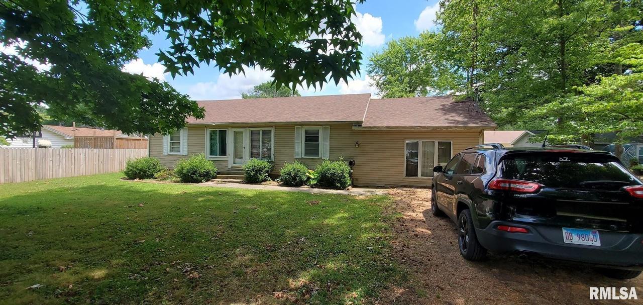 208 S Ballantine Ave., Duquoin, IL 62832