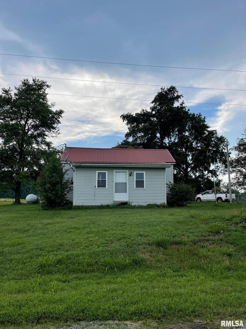 9581 Bolen Store Rd., Macedonia, IL 62860