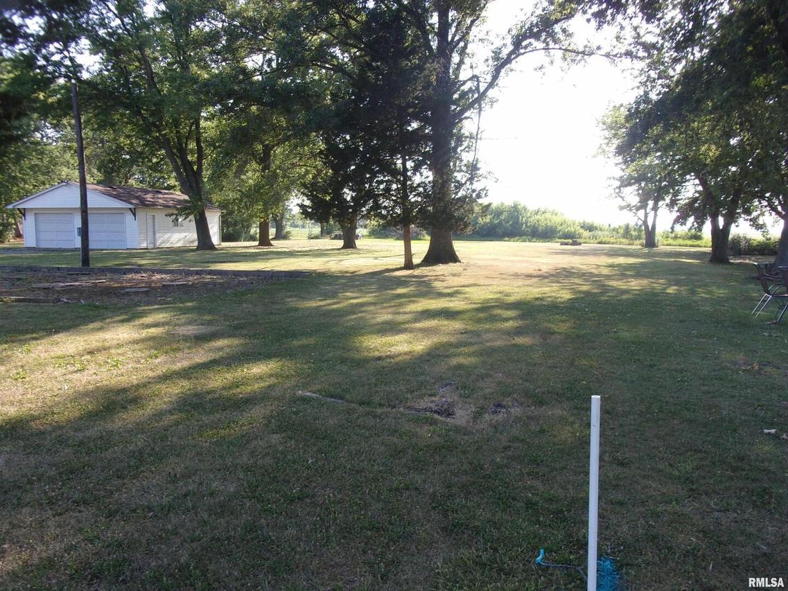 515 Dewolf St., Odin, IL 62870