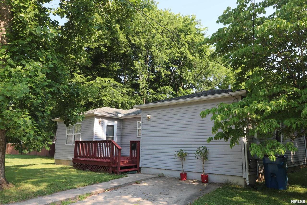 506 James St., Carterville, IL 62918