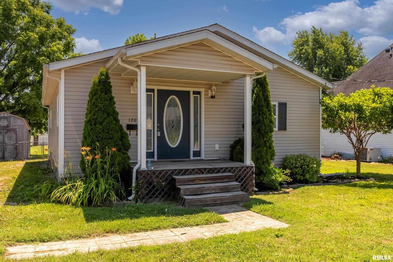 1205 Barham Ave., Johnston City, IL 62951