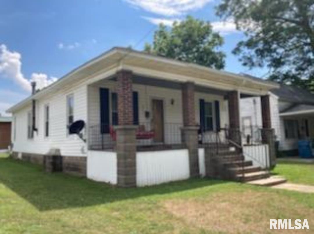 305 W Perrine St., Johnston City, IL 62951