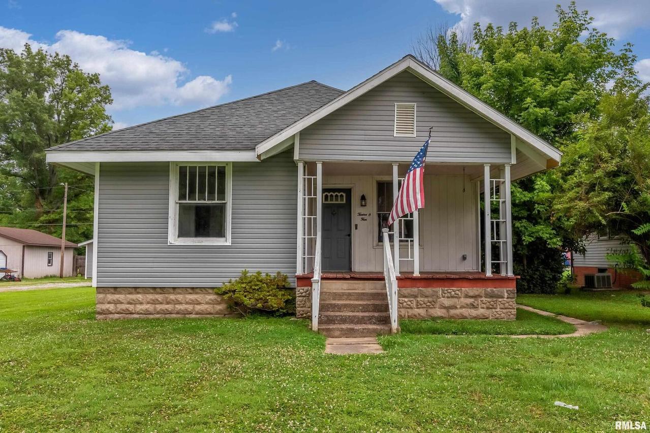 1204 N 11th St., Herrin, IL 62948