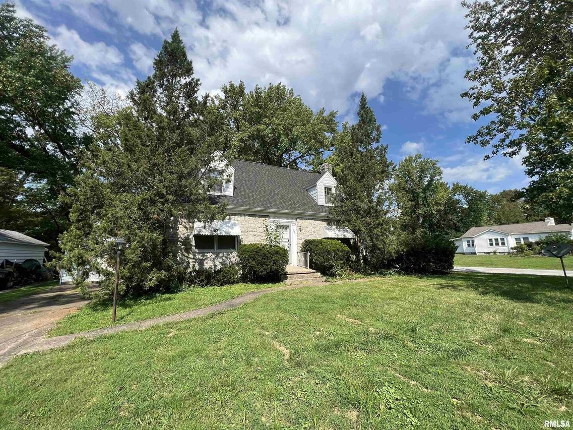 1000 S Oakland St., Carbondale, IL 62901