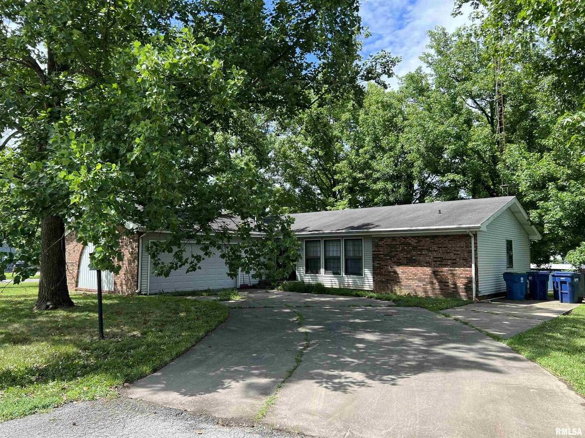 69 Cherry Dr., Mt Vernon, IL 62864