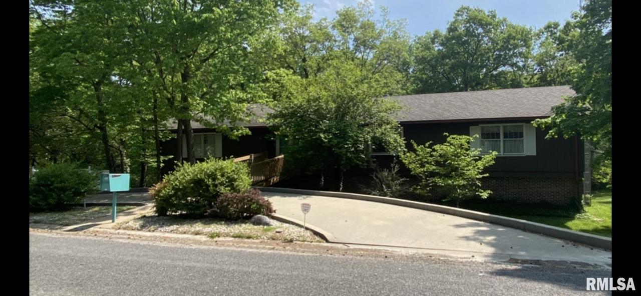 6 N Edgewood Ln., Centralia, IL 62801