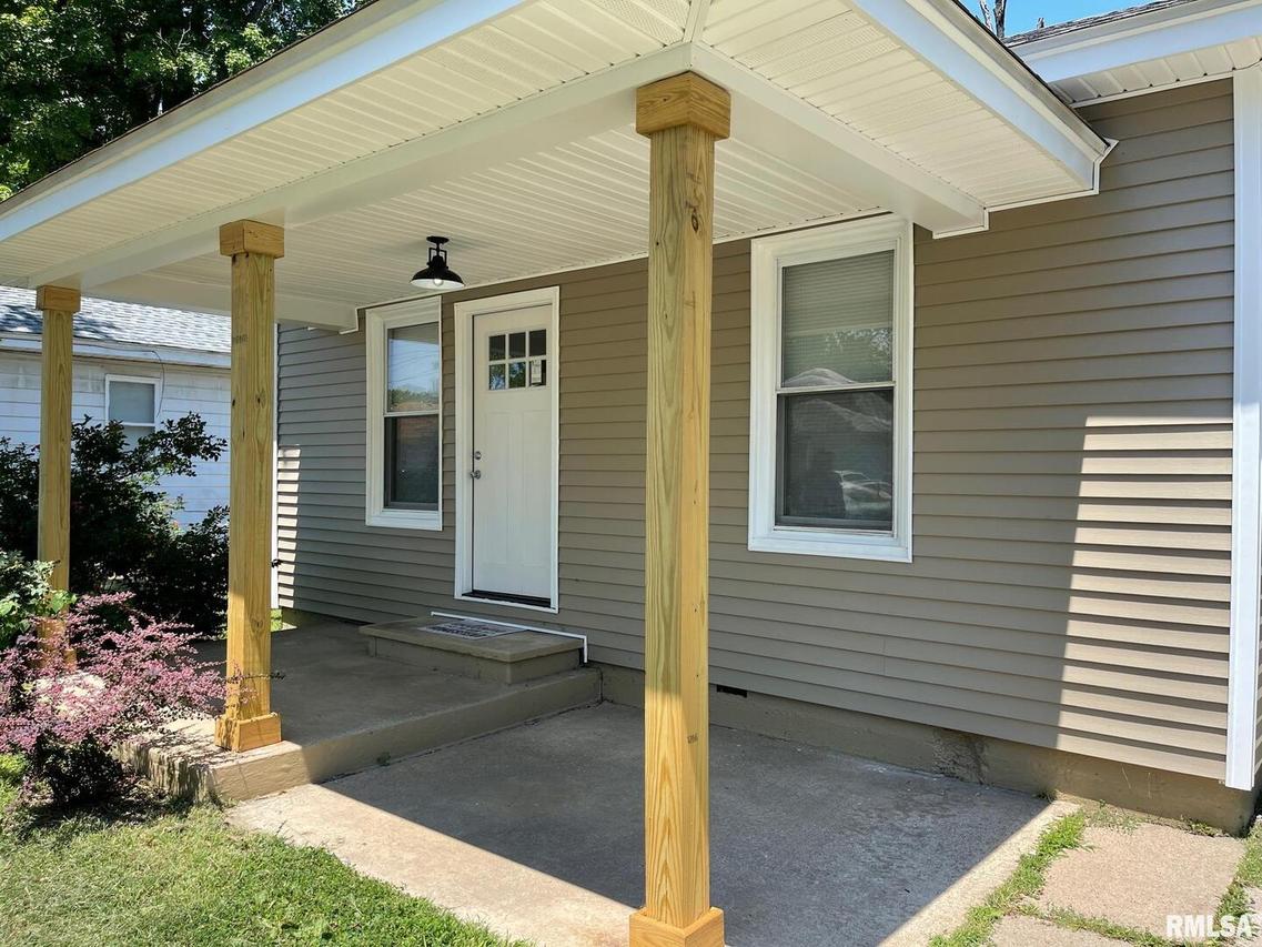 715 E Taylor St., Benton, IL 62812